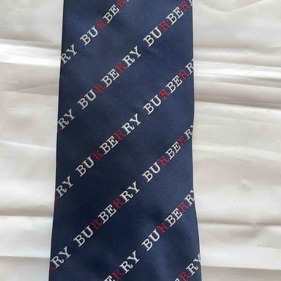 Vintage Burberry silk tie - Picture 3 of 6
